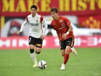 爱游戏体育-电竞半决赛焦点战：闽南雄狮队读秒扳平江南雷豹队，客场强势带走胜利。禁区内连续解围的简单介绍