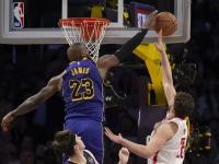 爱游戏-詹姆斯爆冷击败阿森纳，关键助攻引爆全场！的简单介绍