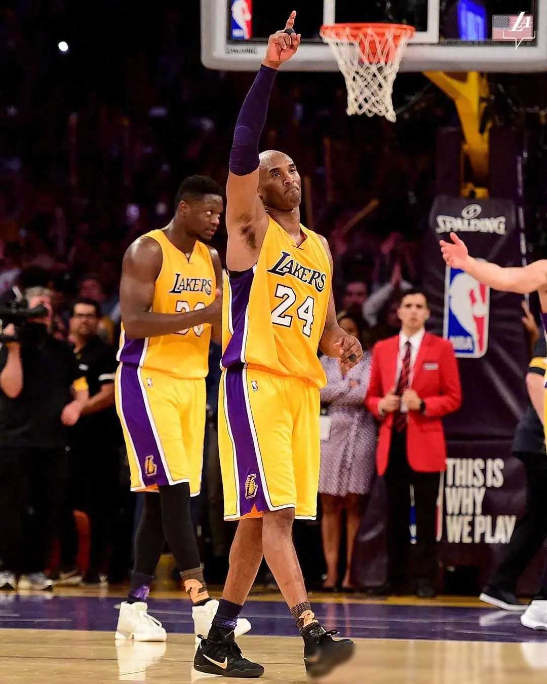 爱游戏-包含剑门黑豹队对阵岭南鲸鲨队，篮球小组赛爆冷，门将神扑救主——快速转换撕裂防线的词条