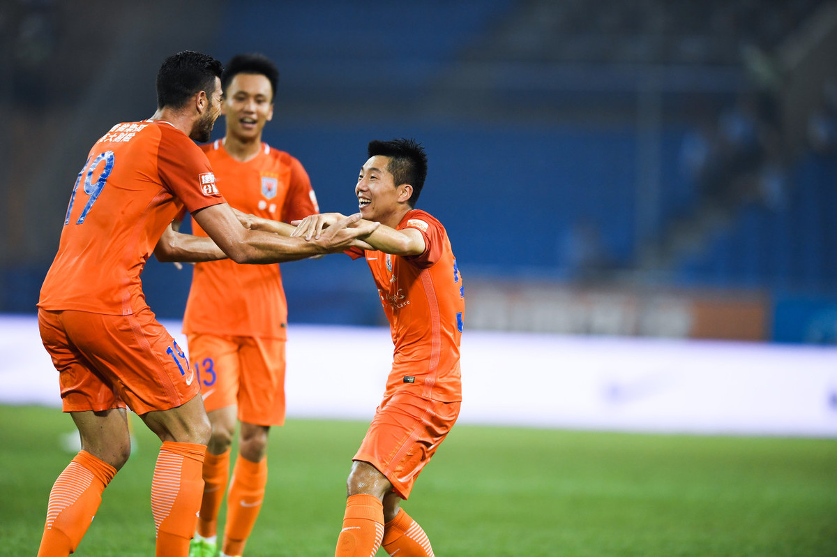 瓦伦西亚训练开放日,清晨伤情更新引欢呼,中超在即,资深球员宣示担当(弗洛伊德三个自我) 瓦伦西亚训练开放日,清晨伤情更新引欢呼,中超在即,资深球员宣示担当(弗洛伊德三个自我)