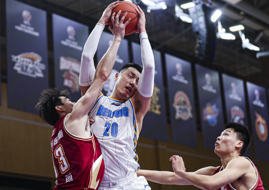 包含窗口期体能课后，新疆广汇门线救险备战意大利杯，悬念犹存，高层口径保持一致的词条